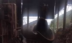Nổ nồi hơi chưng cất tinh dầu quế làm hai người thương vong