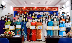 Tuyên dương 64 gương 'Đóa hồng tình nguyện'
