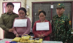 Bắt 3 đối tượng tàng trữ 8 bánh heroin, 30.000 viên ma túy tổng hợp