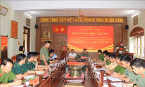 Khen thưởng tập thể, cá nhân phá vụ án buôn bán vàng giả