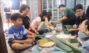 Gửi trọn hơi ấm Tết Việt tới du học sinh tại Singapore