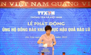 Thông tấn xã Việt Nam quyên góp ủng hộ đồng bào khắc phục hậu quả bão lũ