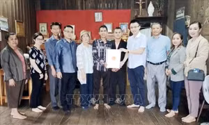 Tổng lãnh sự quán Việt Nam tại Pakse tri ân nhân Ngày Thương binh - Liệt sỹ 