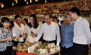 Khai mạc Ngày hội khám phá danh thắng quốc gia hồ Thác Bà và sản vật bưởi Đại Minh