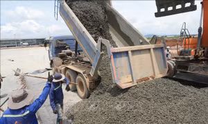 Tăng tốc thi công nâng cấp sân bay Liên Khương khi mùa mưa cận kề