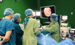 Đà Nẵng triển khai thành công ca phẫu thuật nội soi cột sống hai cổng đầu tiên