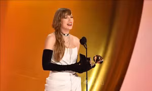 Taylor Swift tiếp tục giữ quán quân trên bảng xếp hạng Billboard 200