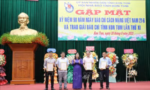 Phóng viên TTXVN giành giải cao nhất tại Giải Báo chí tỉnh Kon Tum