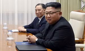 Quan chức đàm phán hạt nhân xuất hiện cùng ông Kim Jong-un giữa tin đồn bị 'trừng phạt'