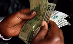 Zimbabwe cấm sử dụng ngoại tệ trong các giao dịch thanh toán