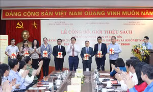 Xuất bản cuốn sách của Tổng Bí thư Nguyễn Phú Trọng bằng 7 ngoại ngữ