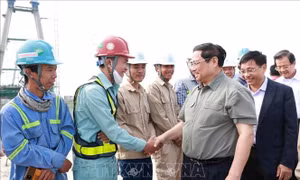Thủ tướng Phạm Minh Chính kiểm tra tiến độ thi công cầu Mỹ Thuận 2