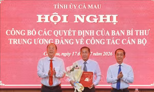 Cà Mau công bố các quyết định về công tác cán bộ