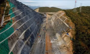 Cao tốc Vĩnh Hảo - Phan Thiết vẫn thiếu 920.000 m3 đất đắp