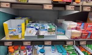 Các nhà thuốc tại Anh cảnh báo nguy cơ thiếu dược phẩm do căng thẳng tại eo biển Hormuz