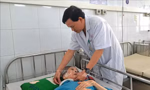 Phẫu thuật loại bỏ khối u 'khổng lồ' cho cụ bà gần 90 tuổi