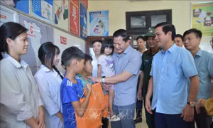 Quan tâm đời sống nhân dân bị ảnh hưởng bởi lũ lụt