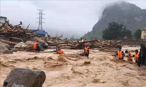 Mưa lớn kéo dài, cảnh báo lũ trên các sông ở Bắc Bộ