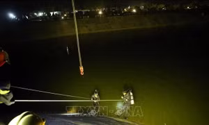 Say rượu, lái xe đi nhầm đường rồi lùi xe... xuống sông Nậm Rốm, Điện Biên