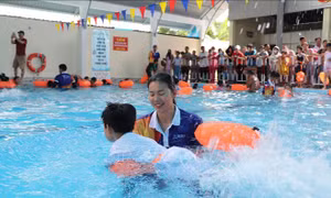 'Kình ngư' Ánh Viên lan tỏa phong trào dạy bơi cho trẻ em, giảm thiểu đuối nước
