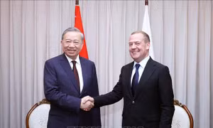 Tổng Bí thư Tô Lâm gặp Chủ tịch Đảng Nước Nga Thống nhất Dmitry Medvedev