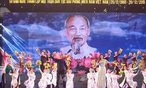 Hoành tráng chương trình nghệ thuật 'Sáng mãi truyền thống Bộ đội Cụ Hồ'