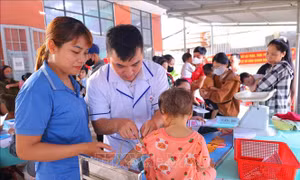 Tăng tốc khám sức khỏe, chăm sóc toàn diện cho người dân