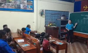 Niềm vui đi tìm 'con chữ' của đồng bào thiểu số nghèo