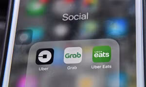 Grab và Uber bị phạt gần 10 triệu USD tại Singapore