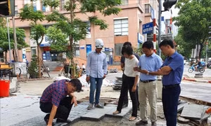 Bắt đầu kiểm tra lát đá vỉa hè tại Hà Nội