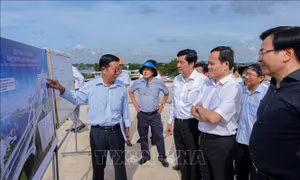 Hợp long cầu Trần Hoàng Na bắc qua sông Cần Thơ vào ngày 2/9