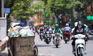 Tình trạng ùn ứ rác thải trên nhiều tuyến phố Hà Nội đã giảm