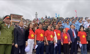 Linh thiêng Lễ chào cờ đầu năm tại cực Đông trên đất liền của Tổ quốc