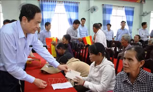 Chủ tịch Ủy ban Trung ương Mặt trận tổ quốc Việt Nam thăm, làm việc tại Quảng Ngãi