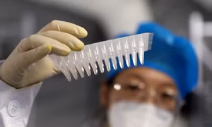 Thuốc kháng thể dạng uống điều trị COVID-19 của Trung Quốc bắt đầu thử nghiệm ở nước ngoài