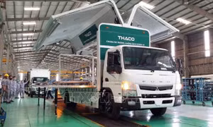 THACO trao tặng 126 xe chuyên dụng vận chuyển vaccine và phuc vụ tiêm chủng lưu động
