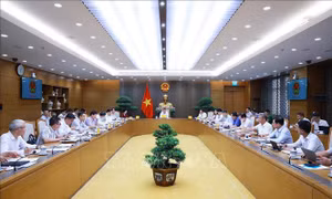 Thủ tướng Chính phủ: Bảo đảm nguồn cung thuốc, thiết bị y tế đầy đủ với giá hợp lý