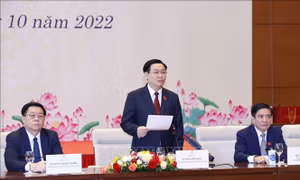Chủ tịch Quốc hội Vương Đình Huệ gặp mặt người làm xuất bản tiêu biểu cả nước