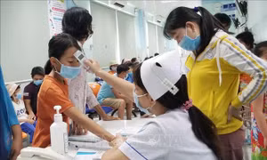 Thời tiết giao mùa, gia tăng người cao tuổi, trẻ nhỏ nhập viện do bệnh hô hấp