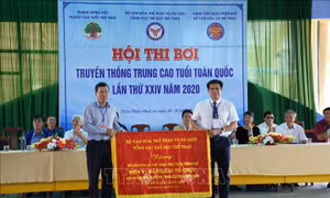 Gần 200 VĐV tranh tài tại Hội thi bơi truyền thống trung, cao tuổi toàn quốc 