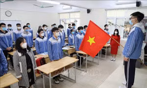 Học sinh lớp 12 của Hà Nội trở lại trường, thực hiện nghiêm Thông điệp 5K