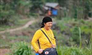 Cô đỡ thôn bản miệt mài cống hiến sức trẻ trên Cao nguyên đá