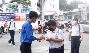 Bình Dương: Học sinh lớp 12 một số huyện vùng xanh được đi học lại