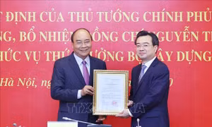 Thủ tướng Nguyễn Xuân Phúc trao quyết định bổ nhiệm Thứ trưởng Bộ Xây dựng
