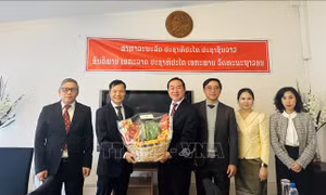 Vun đắp tình hữu nghị Việt - Lào nơi trời Âu