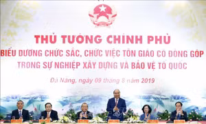 Thủ tướng Nguyễn Xuân Phúc gặp mặt, biểu dương chức sắc, chức việc tôn giáo tiêu biểu