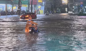 Thành phố Đồng Xoài hứng chịu cơn mưa to 'lịch sử'