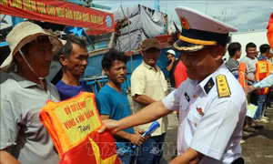 Ninh Thuận: Tạo động lực để ngư dân vươn khơi bám biển