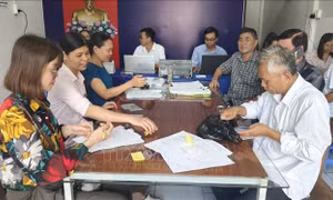 Mô hình 'Tổ hành chính lưu động': Chuyển từ tiếp nhận thụ động sang hướng dẫn, hỗ trợ tận nơi