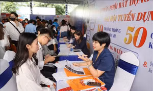 Thị trường lao động khởi sắc nhưng còn lệch pha cung - cầu